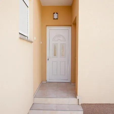 Lea * סטאריגרד-פקלניצה