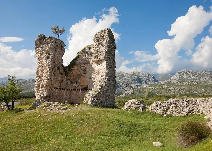 Lea * Starigrad Paklenica
